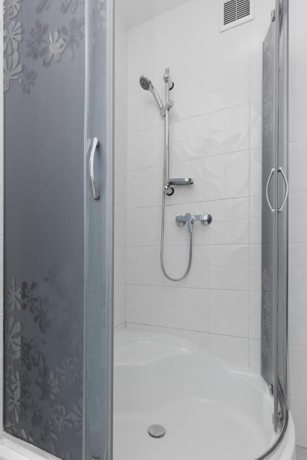 Apartaments Solec 79 By Noclegi Renters Варшава Екстериор снимка